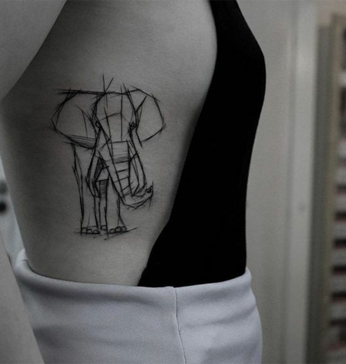 diseños de tatuajes esbozados, tatuajes en las costillas, grande elefante dibujado con tinte negro, idea original y divertida