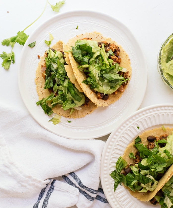 cena saludable y rica con tacos con quinoa, cenas rapidas y sanas con verduras, tacos con ensalada verde, quinoa y frijoles