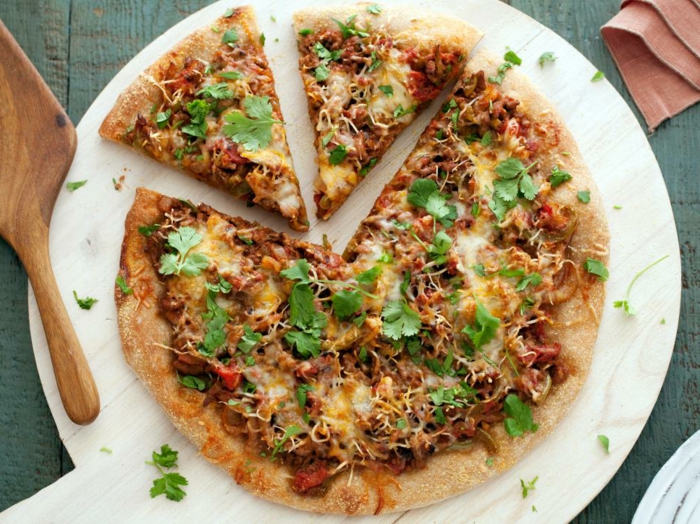 ejemplo de pizza vegetariana, ideas de recetas de cocina casera gratis, pizza de harina integral con cebolla y queso