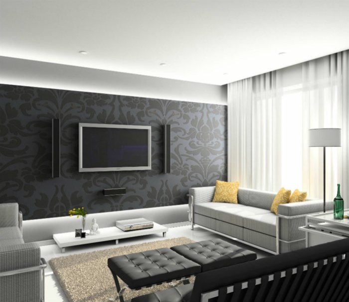salón de encanto con paredes grises con papel pintado con motivos florales, sofá en gris claro y cortinas de visillo 