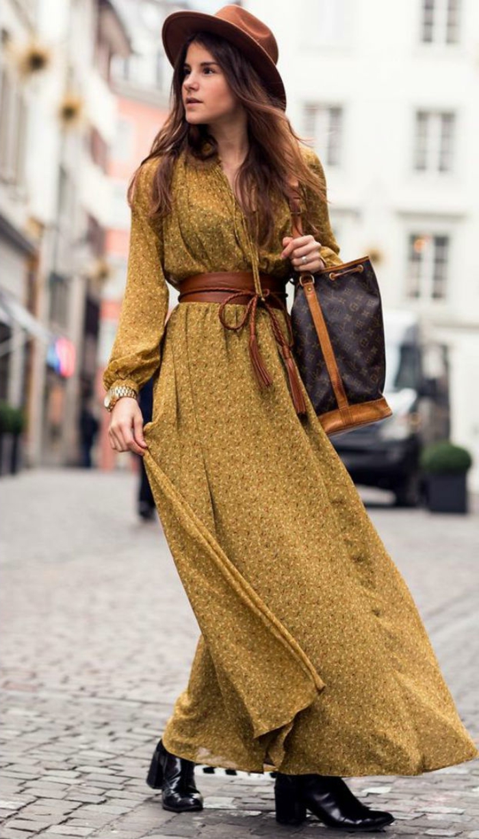 vestidos ibicencos baratos y modernos, vestido largo en color ocre con estampado de flores pequeños y cinturón bonito en marrón 