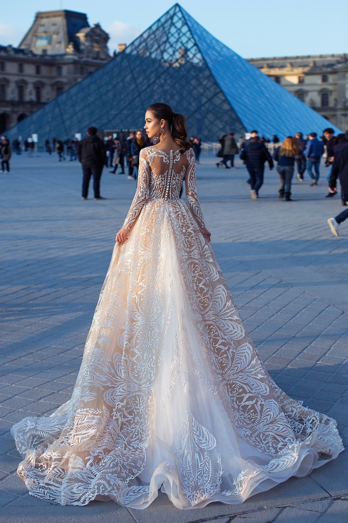 increíble diseño de vestido de novia con cintura muy alta y grande falta, corte princesa y parte de encaje, vestidos de novia con encaje 2018 