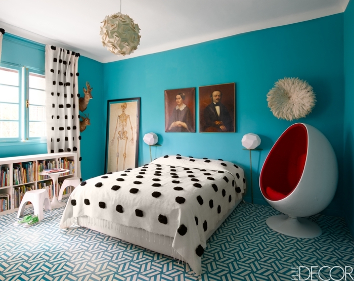 variante moderno de decorar una habitación infantil, paredes en color aguamarina y detalles en blanco y negro, ejemplo de habitaciones de niñas modernas