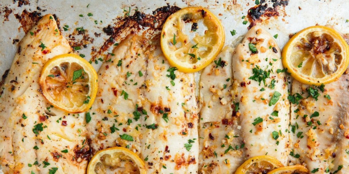 filetes de pescado al horno con marinada de limon y cebolla, ideas de recetas fáciles y rápidas