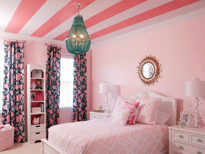 ideas decoracion habitaciones de niñas, dormitorio en rosado con elementos vintage, grande cama en blanco con cabecero 
