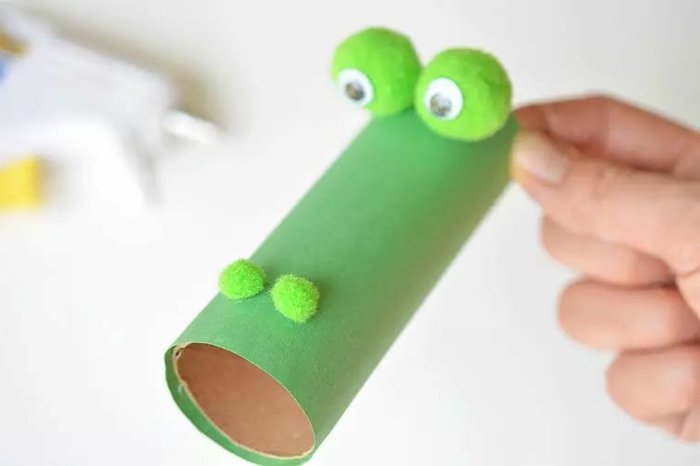 proyectos DIY para niños, dragón de tubo de cartón, manualidades rollo papel higienico paso a paso 