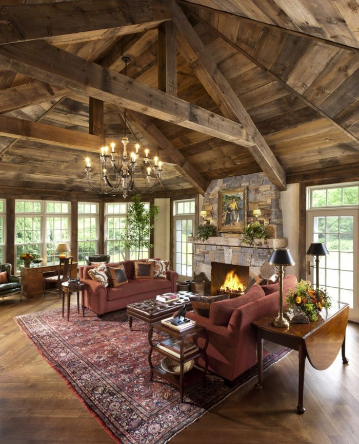 ideas sobre como decorar un salon moderno con elementos rusticos y vintage, techo con vigas, chimenea de leña