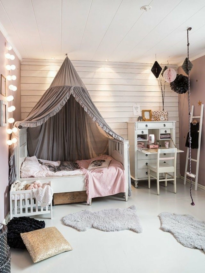 cuartos de niñas decorados en colores pastel, lamparas decorativas, alfombras pequeñas peludas en gris y flores de papel 