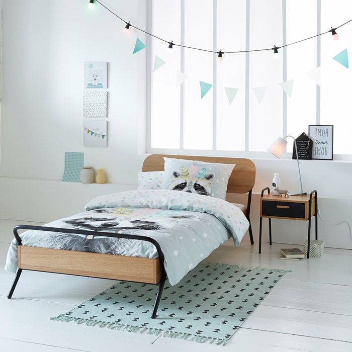 decoración agradable de una habitación para niñas según las últimas tendencias, dormitorio decorado en blanco y verde menta