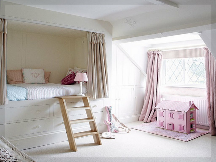 ejemplo encantador de dormitorio juvenil niña, habitación en beige con elementos en rosado 