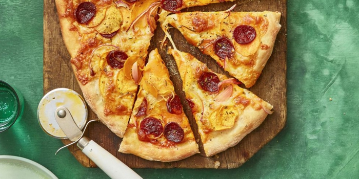 pizza con carne y cebolla, pizza peperoni casera paso a paso, ideas de cenas rapidas y sabrosas
