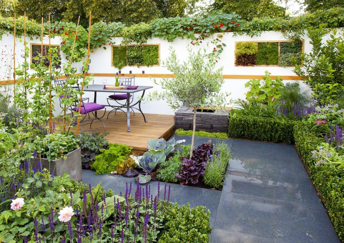 preciosas ideas sobre decoracion de exteriores, patio con plataforma de madera y jardineras de encanto