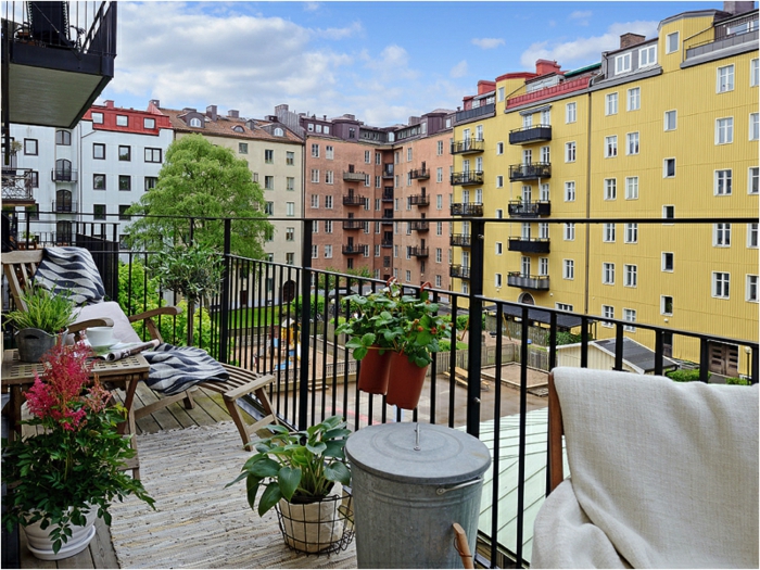 terrazas de encanto con vista, decoracion terrazas aticos tendencias 2018, espacio relajado con muebles de madera