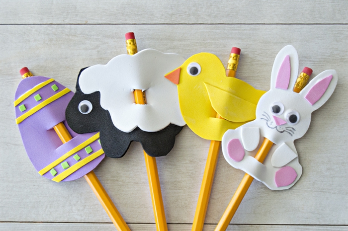 preciosas muñecas goma eva DIY para decorar lápices, muñecos en forma de huevo de pascua, obeja, ave y conejo 