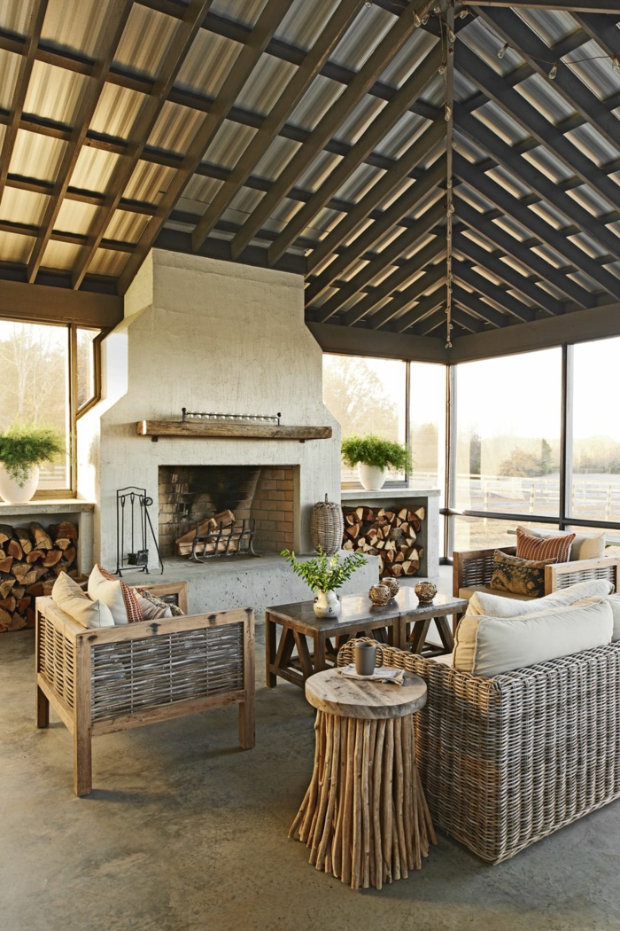decoracion terrazas y verandas de diseño, chimenea de leña y muebles originales de madera y mimbre
