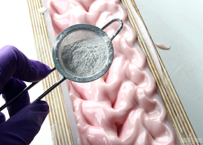 ideas originales para decorar el jabón artesanal, cómo hacer jabón casero paso a paso 