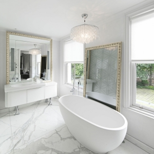 Ideas de decoración de baños blancos modernos que enamoran