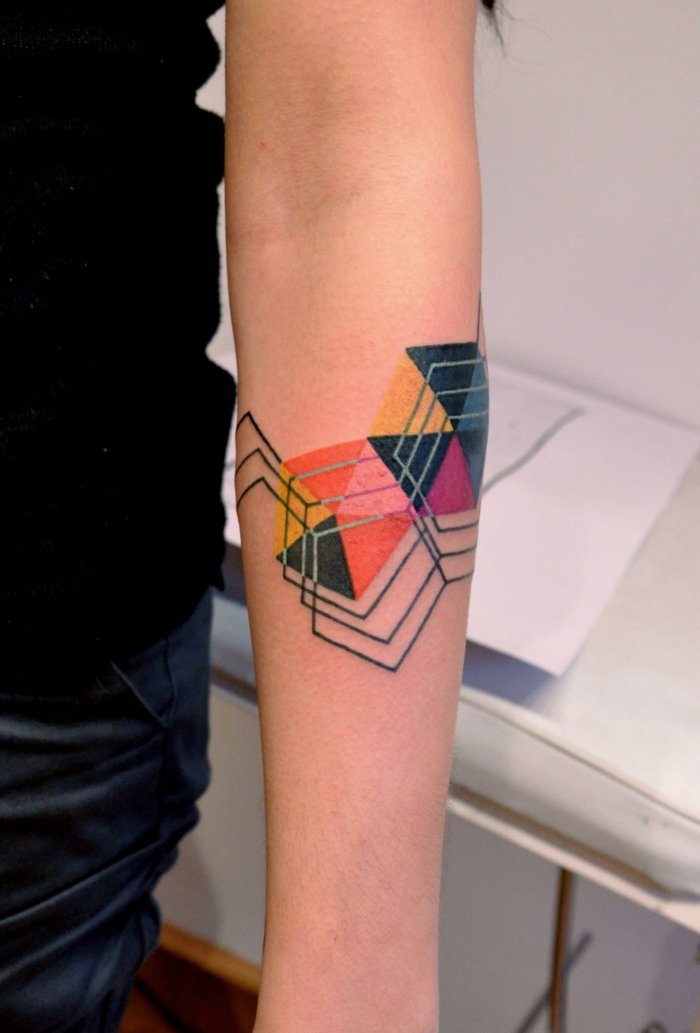 85 ideas inspiradoras de tatuajes geométricos para hombres y mujeres