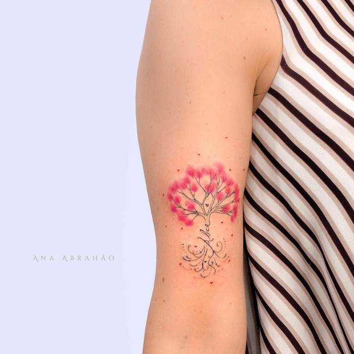 tattoos pequeños en el brazo con significado, tatuaje que simboliza fuerza, dibujo árbol con raices 