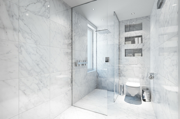 baños blancos baños modernos en mármol, cabina de ducha de cristal, luces empotradas 