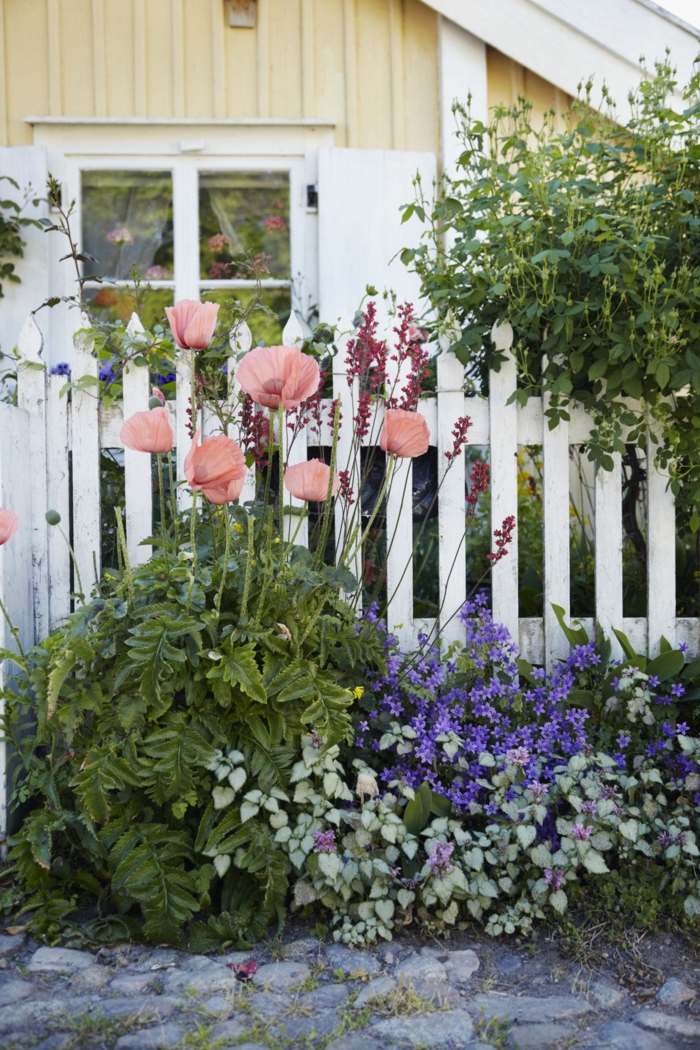 cómo organizar tu pequeño jardín, ideas y consejos útiles, decoracion de jardines con muchas flores