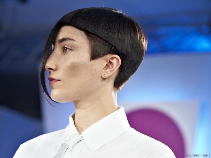 cortes de pelo actuales de mujer, peinado geometrico que será muy actual para la temporada de otoño-invierno 2018