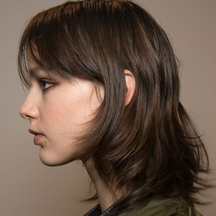 corte de pelo degradado cortado en capas con flequillo largo, cortes de pelo 2018 media melena