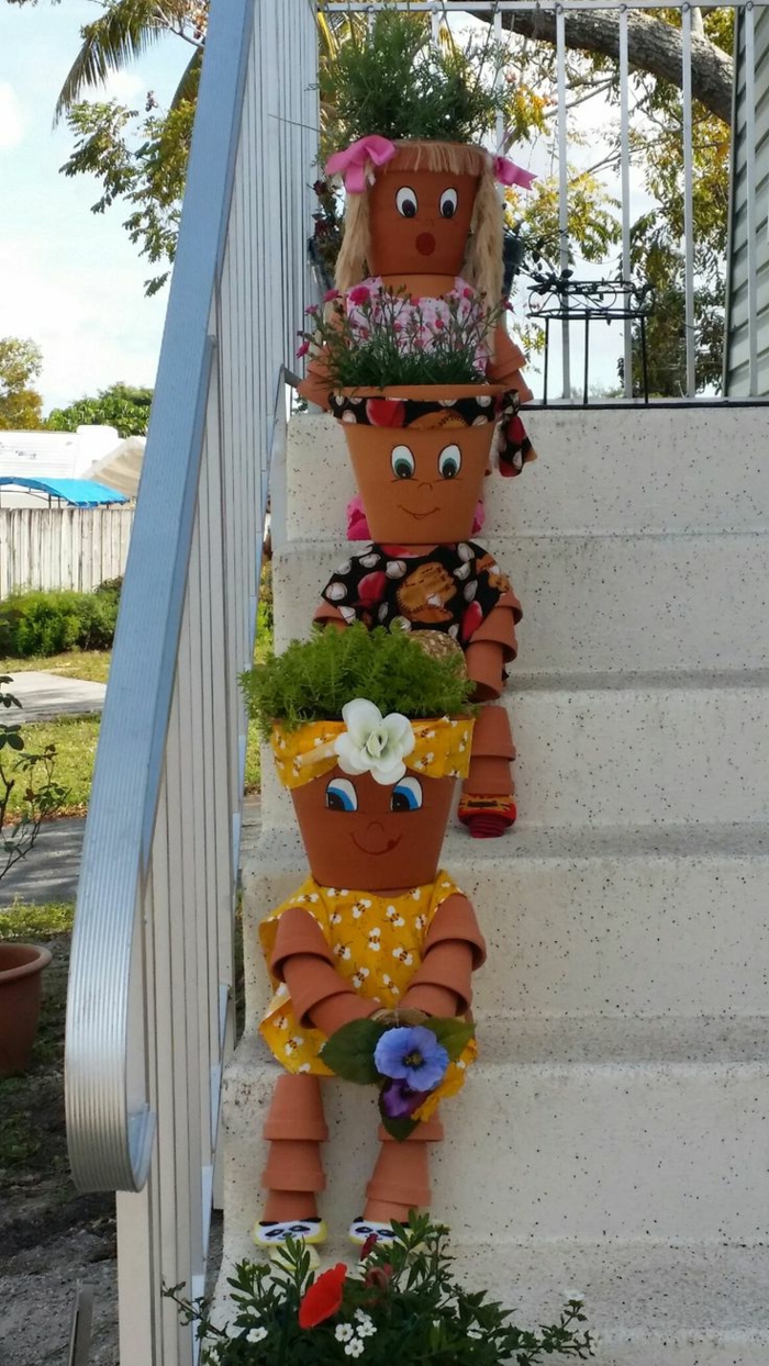 jardines modernos, macetas como muñecas decoración de las escaleras, vestidos con diferentes tejidos