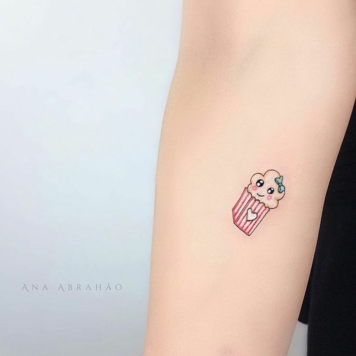 ideas encantadoras de tatuajes antebrazo mujer, precioso detalle tatuado en el antebrazo 