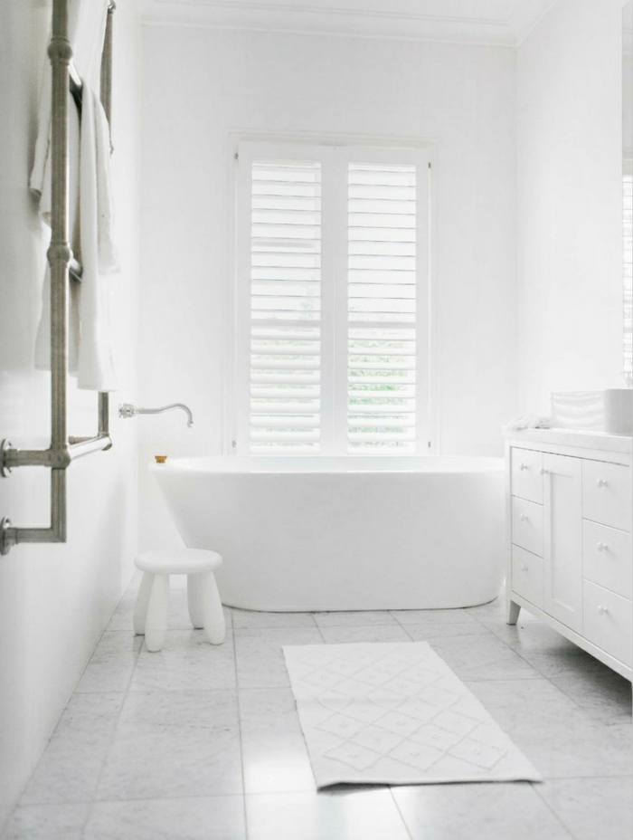 ideas de decoracion cuartos de baño en blanco, diseño sencillo minimalista tendencias 2018 