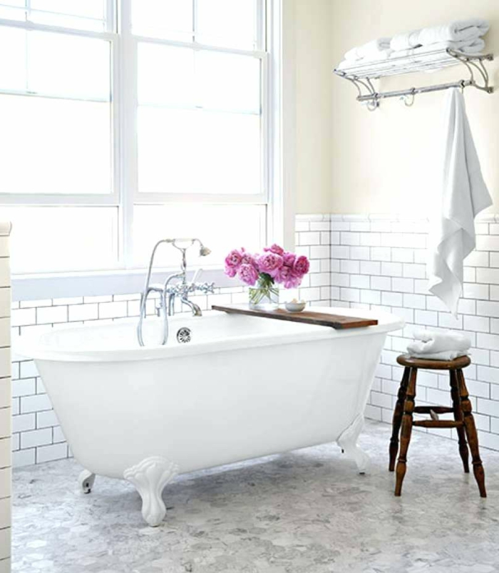 preciosa decoración cuartos de baño fotos, baño decorado en estilo vintage con suelo en blanco y gris 