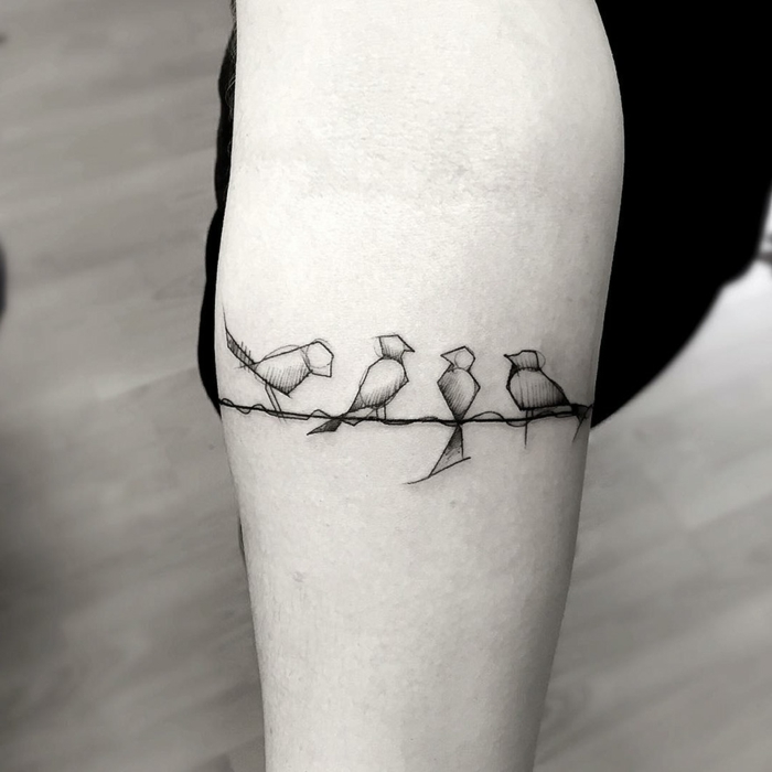 tatuaje original con aves, tatuajes pequeños y bonitos con significado, diseño geométrico original 