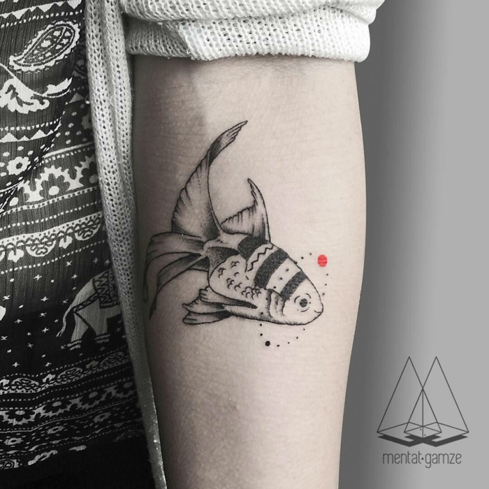 ideas tatuajes en el antebrazo con simbolismo, tatuajes familia simbolos ideas originales 