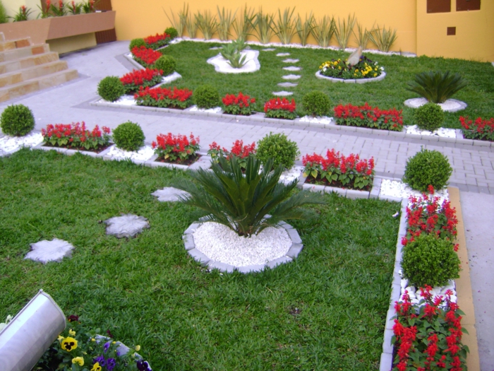 jardines bonitos y moderno, diseño de encanto de pequeño jardín en estilo mediterráneo 