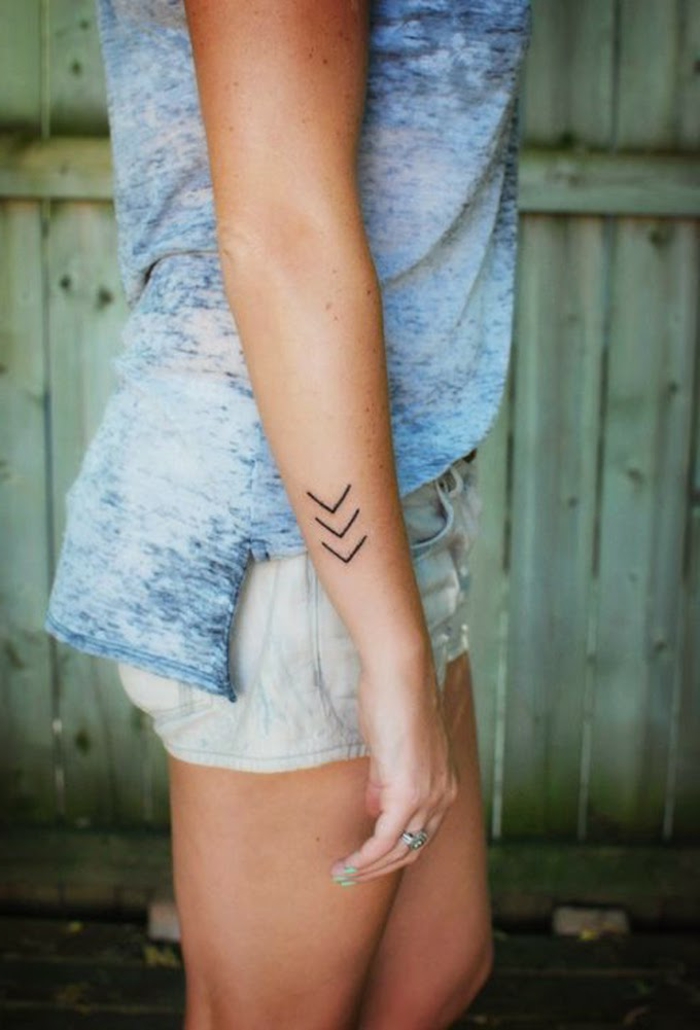 tattoos pequeños geometricos con simbologia, bonitas ideas para tatuajes mujer, tattoo antebrazo 