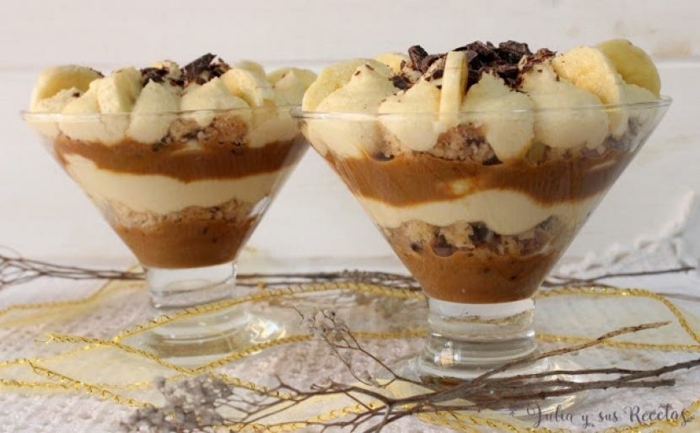 recetas de postres faciles y rapidos, trifle de platanos con crema de mascarpone y chocolate roceado
