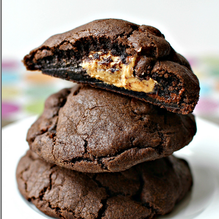 recetas de postres faciles y rapidos, galletas caseras de cacao rellenas con crema de caramelo