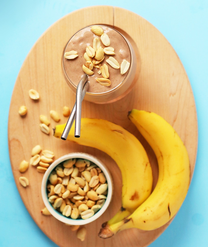 recetas fáciles y rápidas de los mejores batidos de proteinas, smoothie con plátanos y manís