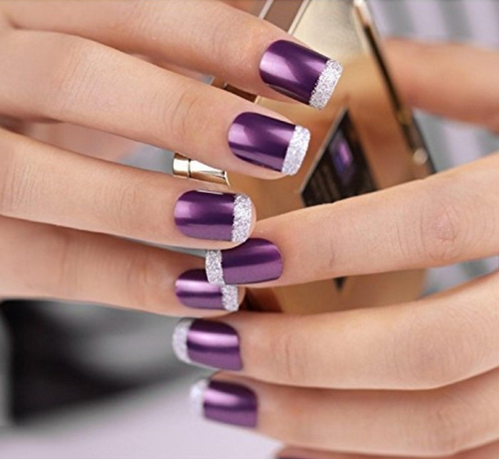 combinación elegante de color lila con plateado, decorado de uñas original para ocasiones oficiales, uñas decoradas francesa de colores 