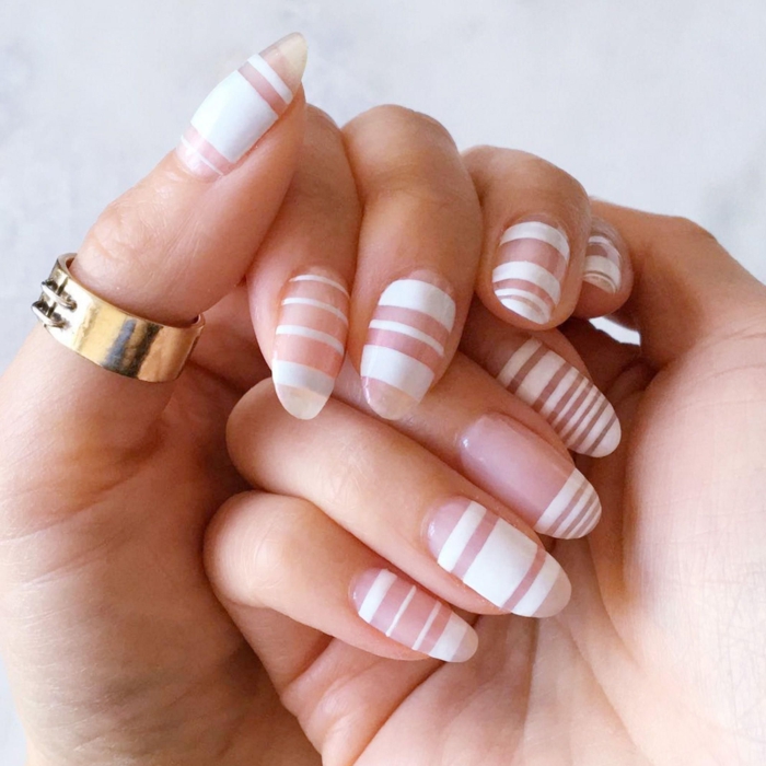 largas uñas de forma almendra con rayas horizontales, manicura francesa tendencias 2018 