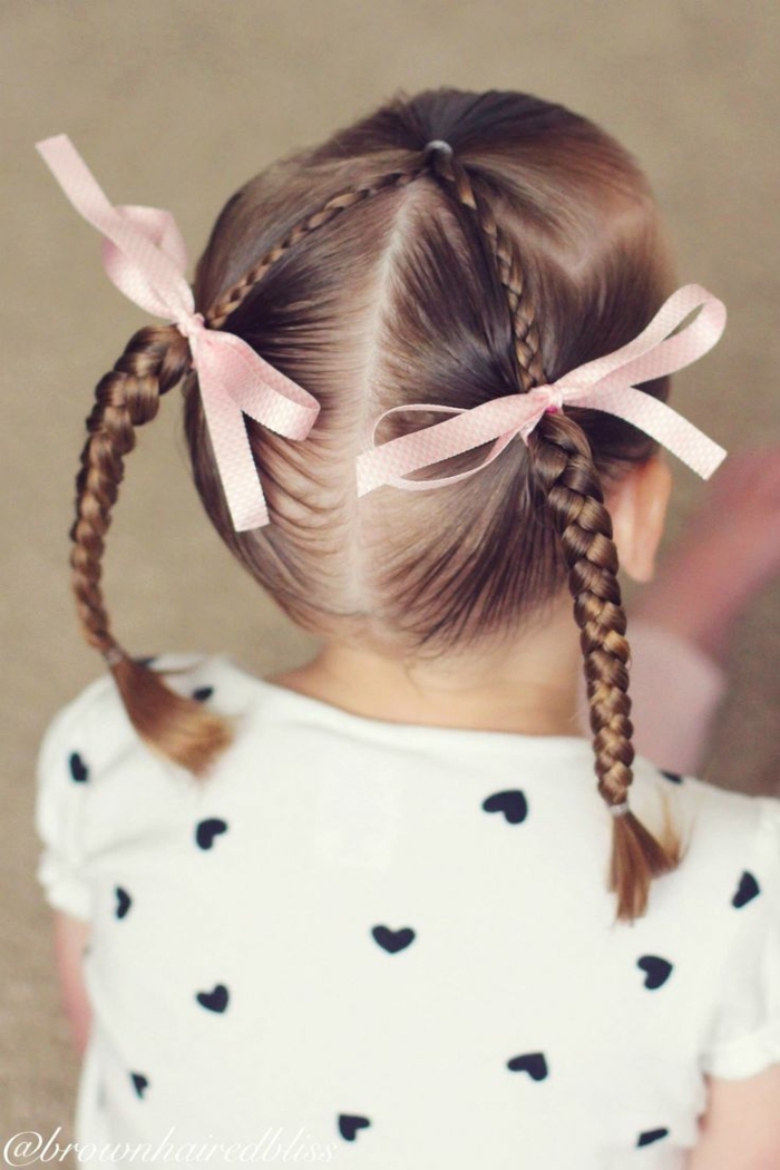 peinados para niñas de comunion, niña con dos coletas de trenzas finas con dos cintas rosas a cada lado