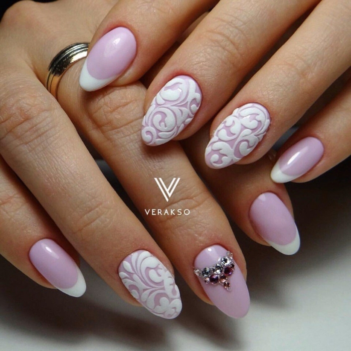 uñas de forma almendra en rosado suave y blanco con decorado encaje, uñas en gel decoradas, decoracion uñas francesas en fotos 