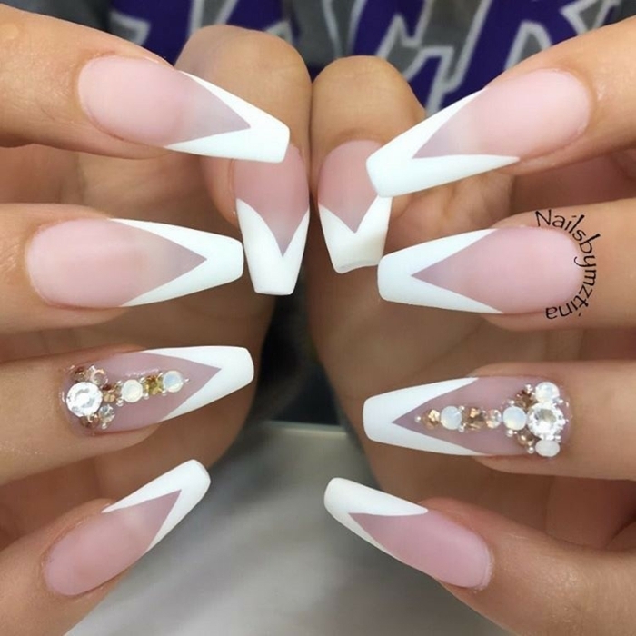nail art ideas, uñas francesas largas acrílicas con puntas en blanco forma triangular y cristales decorativos