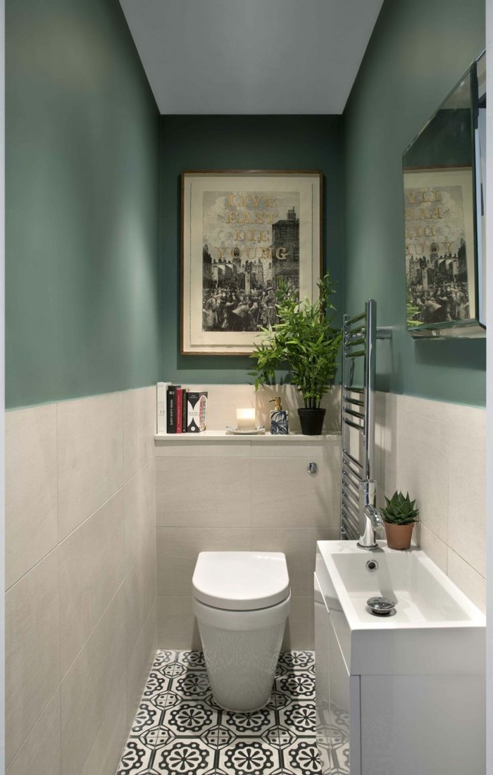 azulejos baños porcelanosa, media pared pintada de color verde pastel, baldosas de blanco y negro en el suelo