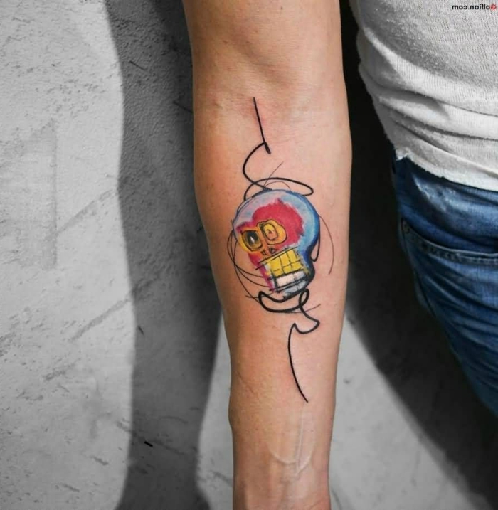tattoo con cabeza de un esqueleto, dibujo en colores, ideas de tatuajes originales para hombres 