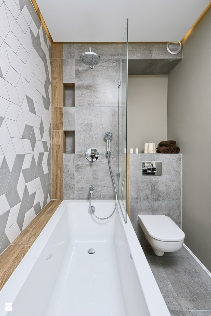 baldosas baño azulejos de color gris, bañera blanca con ducha metalica de inox, azulejos ordenados