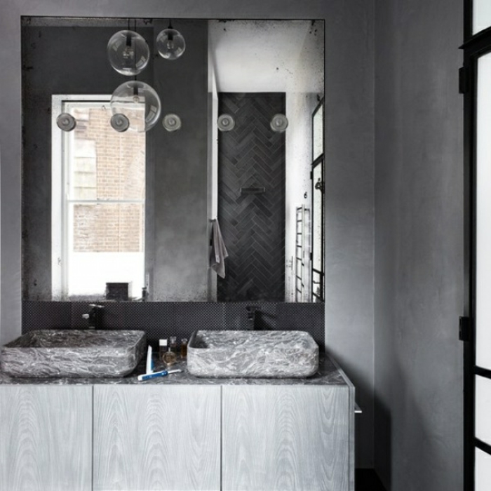 ejemplos de baños modernos decorados en gris, estilo rústico con lámparas modernas de diseño 
