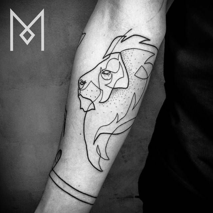 ideas de tatuajes en el antebrazo en fotos, tatuaje de un león, ideas de tatoos de una sola linea continua