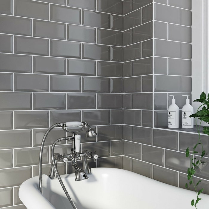 baño moderno en estilo contemporáneo, paredes con azulejos en gris ceniza, bañera moderna, ideas de cuartos de baño modernos