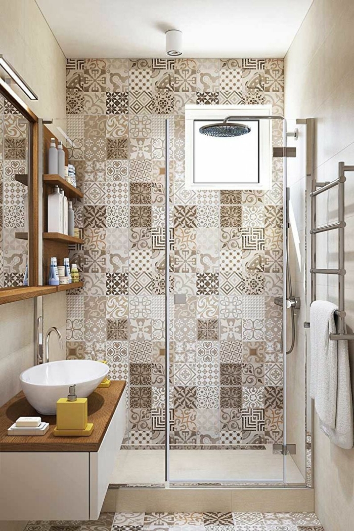 azulejos para baños, baldosas de figuras geométricas de colores beige y marron, ventana cuadrada